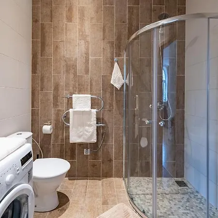 Freedom Avenue By Polo Apartament